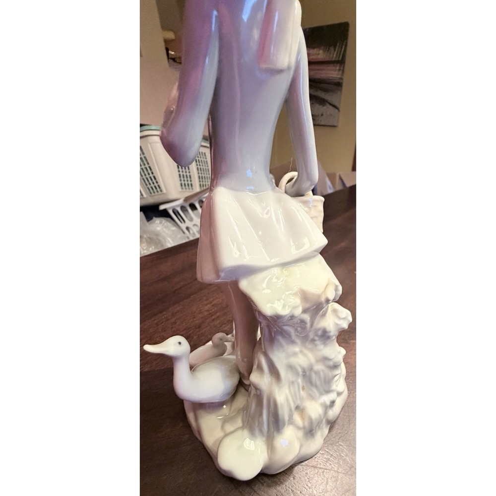 Vintge Lladro Girl With Umbrella And Geese #4510 Retired - Picture 3 of 6